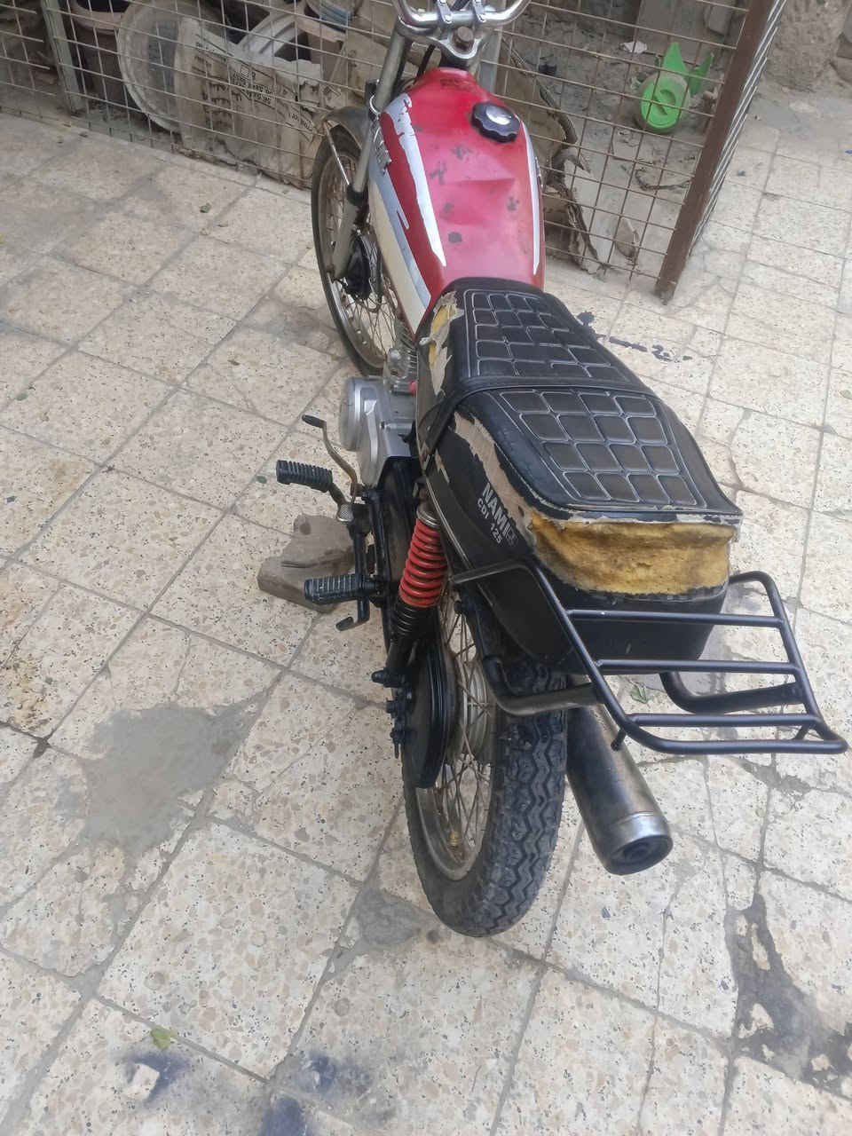 سلام عليكم دراجه ايراني نامه شلامجه . ادوات مكفوله من السرقه . الدراجه حلوه شلعه ومعدل مكينه تشك الكاع جديده . دبلات شغاله . السعر 350 وبيهه مجال . مكاني بصره . ***********
