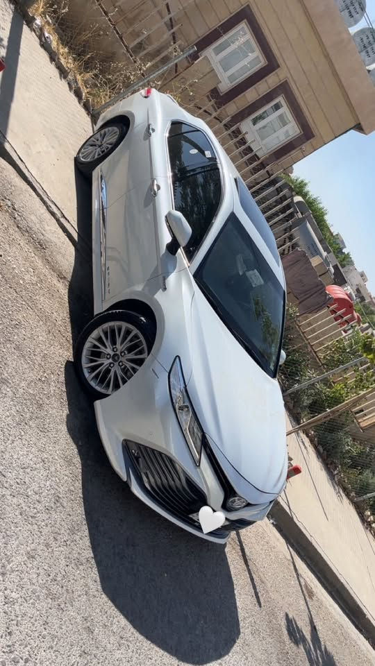 🚗 تويوتا كامري 2020  
limited edition-
– فل مواصفات / هايبرد (خليجي) 🚗

‎📍 المواصفات الأساسية:

* محرك 4 سلندر هايبرد (اقتصادي وقوي)
* ماشية: 66,000 كم فقط
* بحالة ممتازة جداً (كأنها جديدة)

‎🛡️ الضمان / الشروط:

* القير والمكينة بشرط ✔️
* النقل بشرط
* لا توجد أي مشكلة فيها
* لا يوجد ضمان وكالة، لكن حالة السيارة ممتازة

‎✨ حالة السيارة:

* نظيفة جداً ومحافظة عليها
* السنوية جديدة
* جميع أغراض الشركة موجودة معها،
* بیە ضمان شریکە ساس واحد سنە و ستة شهر

‎🛠️ المواصفات والتجهيزات:

* فتحة سقف (سلاید)
* رادار + نظام الحفاظ على المسار
* حساسات أمامية وخلفية
* بصمة تشغيل + بصمة أبواب
* إضاءة LED كاملة
* أوضاع القيادة: Eco / Normal / Sport
* مرايا كهربائية قابلة للطي
* شحن لاسلكي للموبايل
* كاميرا خلفية
* Traction Control
* ستائر
* مقاعد جلد مع شامواه أصلي

‎🚨 معلومات الحوادث / السمكرة:

* بدون صبغ، فقط 3 أماكن PDR
* لم تتعرض لأي حوادث كبيرة أو مشاكل في الشاصي
* الحالة العامة للسيارة نظيفة ومحافظة

‎💰 السعر المطلوب:

* السعر المطلوب: للتفاصيل والسعر النهائي يرجى التواصل
* قابل للتفاوض مع المالك

‎📍 موقع السيارة:
* العراق سلێمانی

‎📞 رقم المالك: ***********
