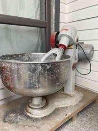 عجانەی ٤٠کیلۆ زۆرکەم ئیشی کردوە  نرخی(٢٢٠)هەزار  موبایل/٠٧٧٣٩٩١٠٢٨٦