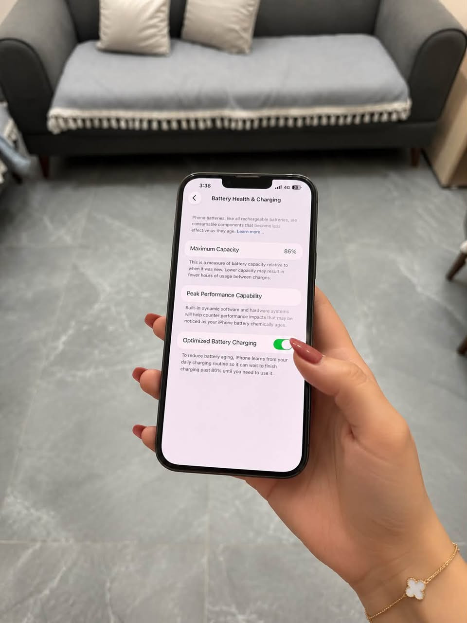 اريد ابيع تلفوني 13 pro max ممفتوح ومداخل تصليح استخدامي الشخصي بطاريته ٨٦٪؜ والشحن ممتاز ، وكع من ايدي والكامرا الخلفية صارت غير معرفة هيج بس تشتغل عادي والتلفون مفحوص وكلشي طبيعي مابي شخط الجهاز (سعره 700 الف) لان مصارلي ٤ اشهر من اخذته بثملميه وخمسين 
واتساب *********** 
بغداد الغزالية
