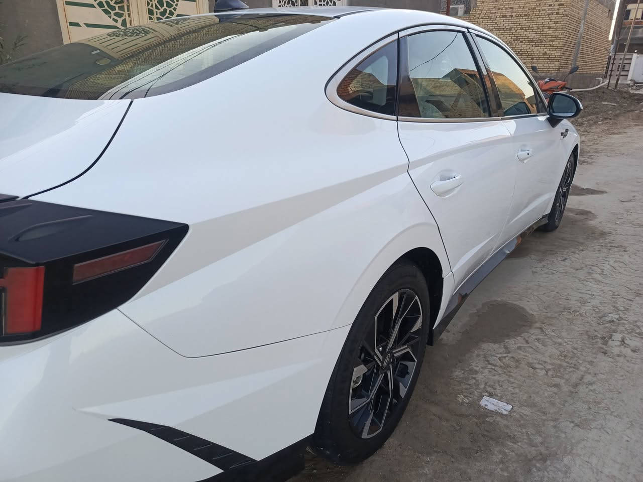 لون ( ابيض) 
سوناتا موديل 2024   الشكل الجديد
فول
مكينة 2.500
‏HYUNDAI SONATA 2024  
🔴دواخل ابيض تدفئه تبريد
   مبدل بيها بس جاملغ امامي امريكي 
🔴سياره تترقم اي محافظه
مكينة 2.500 طيااررره 🚀🚀
مواصفات راح اذكرهن 
بصمة دخول ذكي  
شاشة ع طول الدشبول 
تحكم ستيرن 
رادار امامي معا تحديد مسافة سيارة كدامك 
رادار خلفي 
رادار جانبي 
اوتو ستوب خلفي 
اوتو ستوب امامي 
شفتات ستيرن 
كشنات كهرباء وفول ايرباك 
كشنات تدفئه 
كير تعليك 
شحن لاسلكي 
حساس فتح جنطة الخلفية 
تشغيل عن بعد 
نظام خروج عن المسار 
نظام قيادة ذاتيه 
تبريد منفصل قطعتين امامي 
جامات اوتو 
نظام اوتو هولد مال ازدحامات 
هندبريك بصمة 
انظمة قياده سبورت ونورمات وكمفورت  وايكو 
كاربلي يدعم كافة الانظمة الهاتف 
كامرة خلفية دوارة
دشبول كاربون فايبر 
كشنات ودشبول وبيبان لون ابيض المرغوب
ويلكب حجم ١٨انج
تايرات بلادية عليها 
بجم زنون 
لد ع طول البجم 
لايتات اوتو 
نقط عمياء 
مراية داخليه تعتيم تلقائي 
شاشة تبريد تحكم كله لمس 
🔴السعر 175ورقة  
🔴رقم الهاتف :  ***********
واتساب او الاتصال عالرقم
