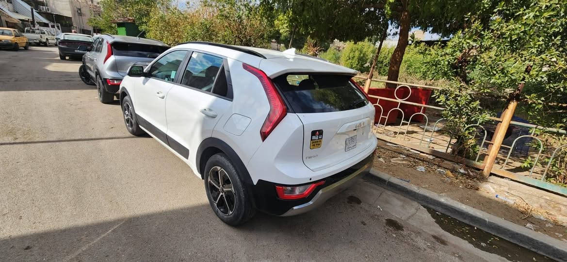 نيرو 24 هايبرد مبدل بابين وصندوك نفس اللون السعر 150 وبيها مجال للاستفسار ***********
