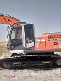 حفار هيتاشي • ٢٠١٤ • بصرة