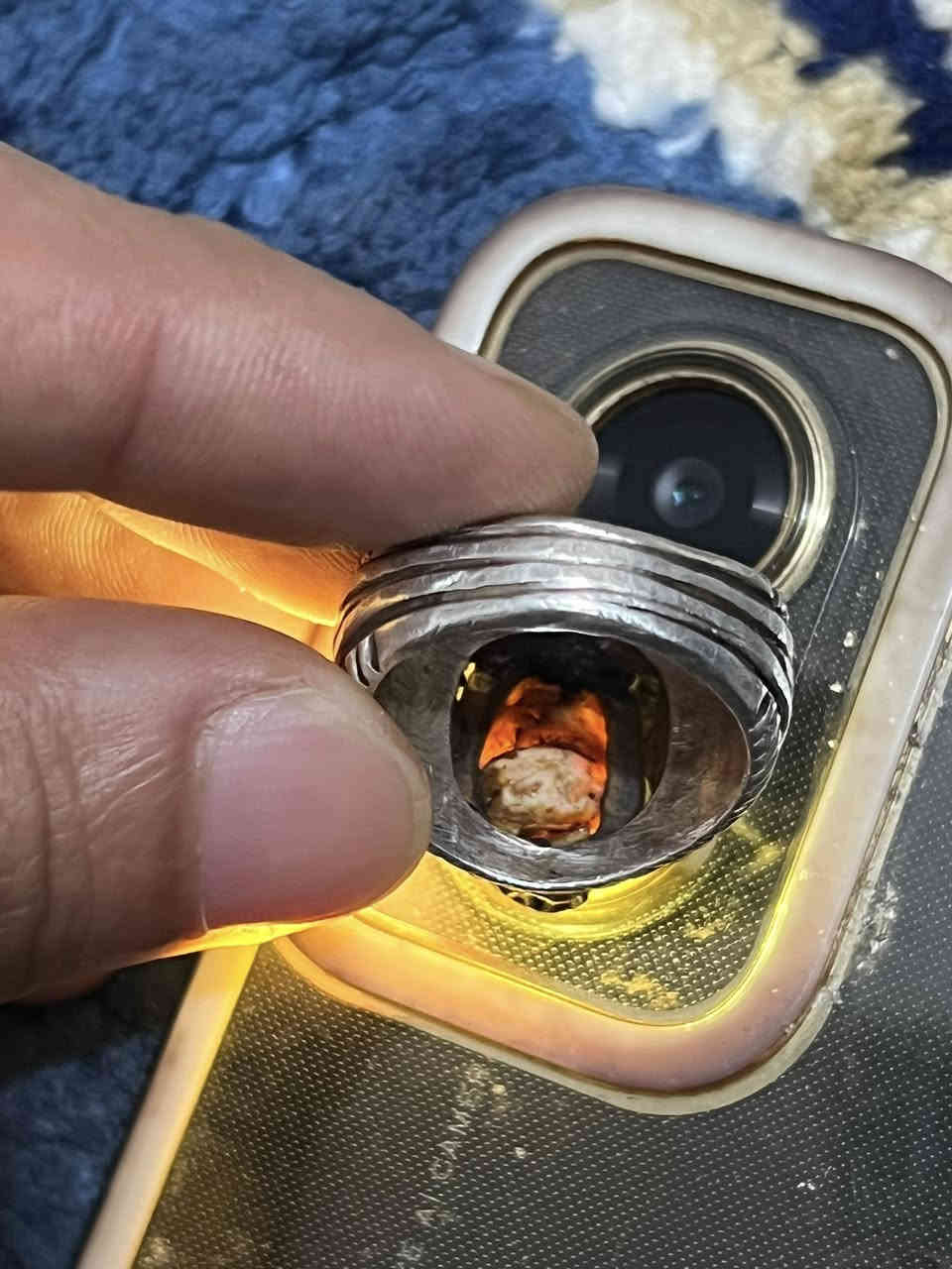 ‏اللهم أجعلني مُباركاً أينما كنت وأنفعني وأنفع بي وسخرني للخير وسخر الخير لي.
ملوي نباعي شفاف ابيض مكشر قديم 
صياغه يدويه قديمه 
بغداد م الصدر ***********
