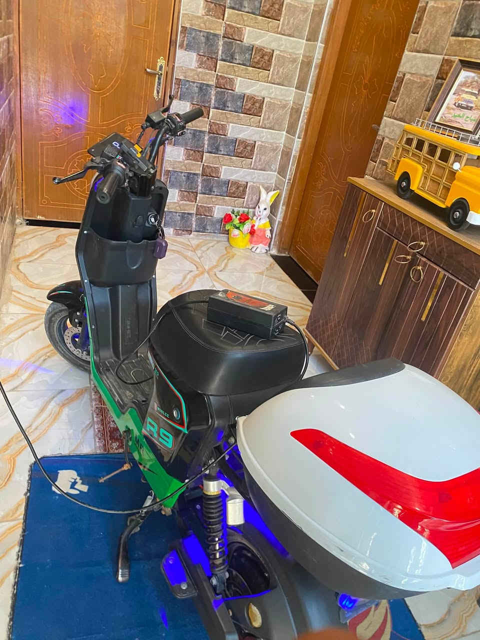 سلام عليكم دراجهR9 نضيفه جداً كلشي شغال جاهزه 5بطاريات اربع نمر لايت زنون ستخدام شخصي سعر500وبيه مجال بسيط جداً العنوان بصره ابو الخصيب الاستفسار ***********بيع او مراوس ماكس او فراشه
