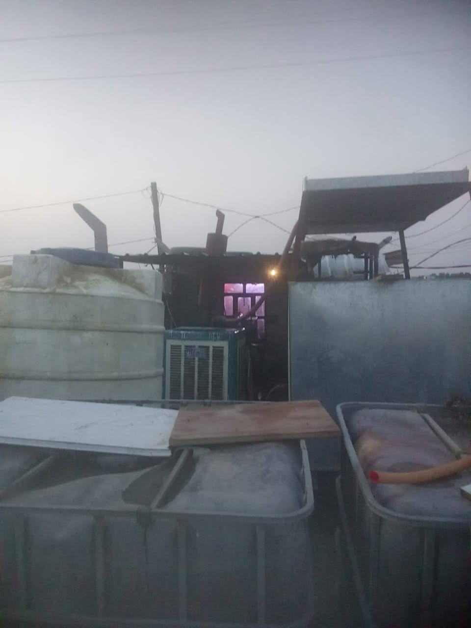 السلام عليكم موقع تنصيب جديد منطقه جديده للبيع بالزراعي منطقت الكم قرب معمل السمنت الحمل الحالي ٣٠٠ اوقابل للزياده تحتوي على مولده سكانيه ١١٢ ومولده ثانيه كاتم 
مع باقي التفاصيل على التليفون صاحب المولده  *********** الكاع ايجار ملاحضه المولده تجاريه مامسجله الحمل كله كابينات
