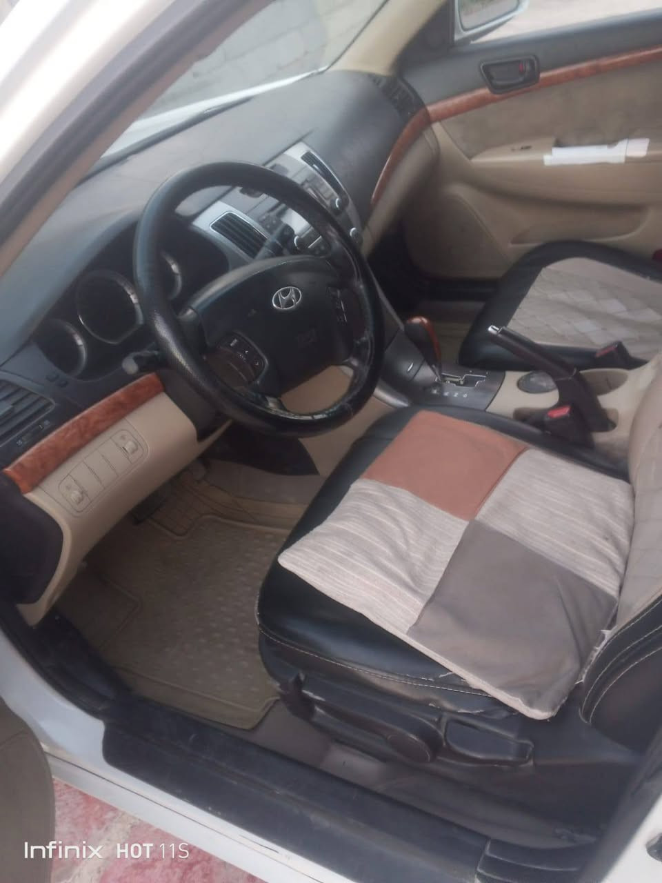 سوناته٢٠٠٩ خليجيه سياره جديده جاهزه تخم تاير رقم اربيل دولي بيه صبغ قليل بلجاملغ الخلفي بدون داخل مكينه  ٢٤٠٠ جديده مامفتوحه حداديه جديده السعر ١١٣ اوبيه مجال مكانه بابل الهاشميه. ***********
