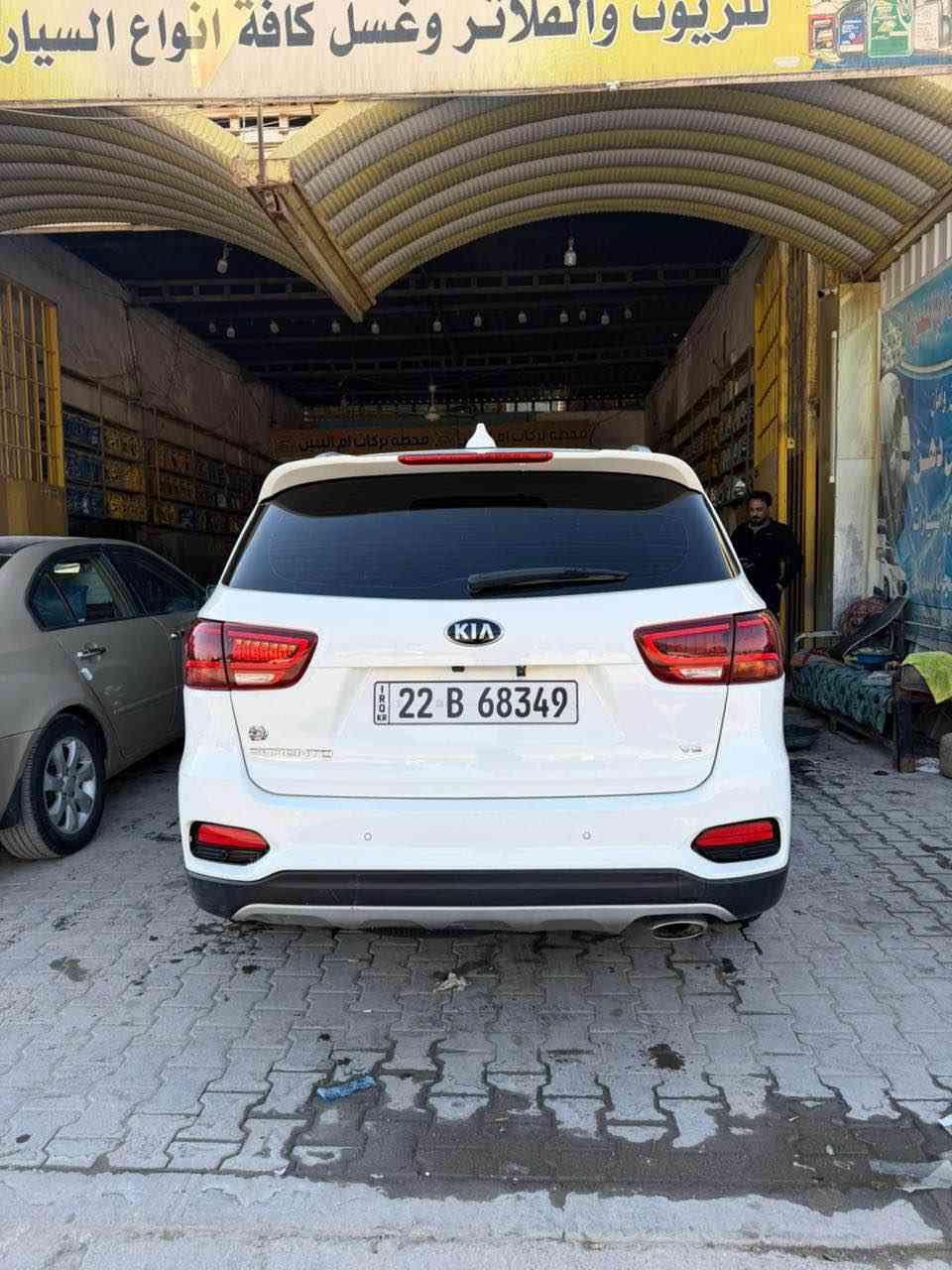 سلام عليكم 
سورنتو. مديل 20 
محرك 6 V
فول مواصفات. عده البنرامه 
بصمه. 
بردات خلفيه 
حساس امامي وخلفي 
اوتو هولد 
7 راكب 
تبريد 3 قطع 
ماشيه 90 الف 
كفاله عده بارد 4 أصابع 
كير ومكينه جدد بلا فتح 
جنطه ذكيه 
سعر 253 وبيهه. مجال.  
مكان سياره نجف الاشرف 
جديده سياره وبلعافيه ع ياخذهه 
الاستفسار *********** النجف, العراق
