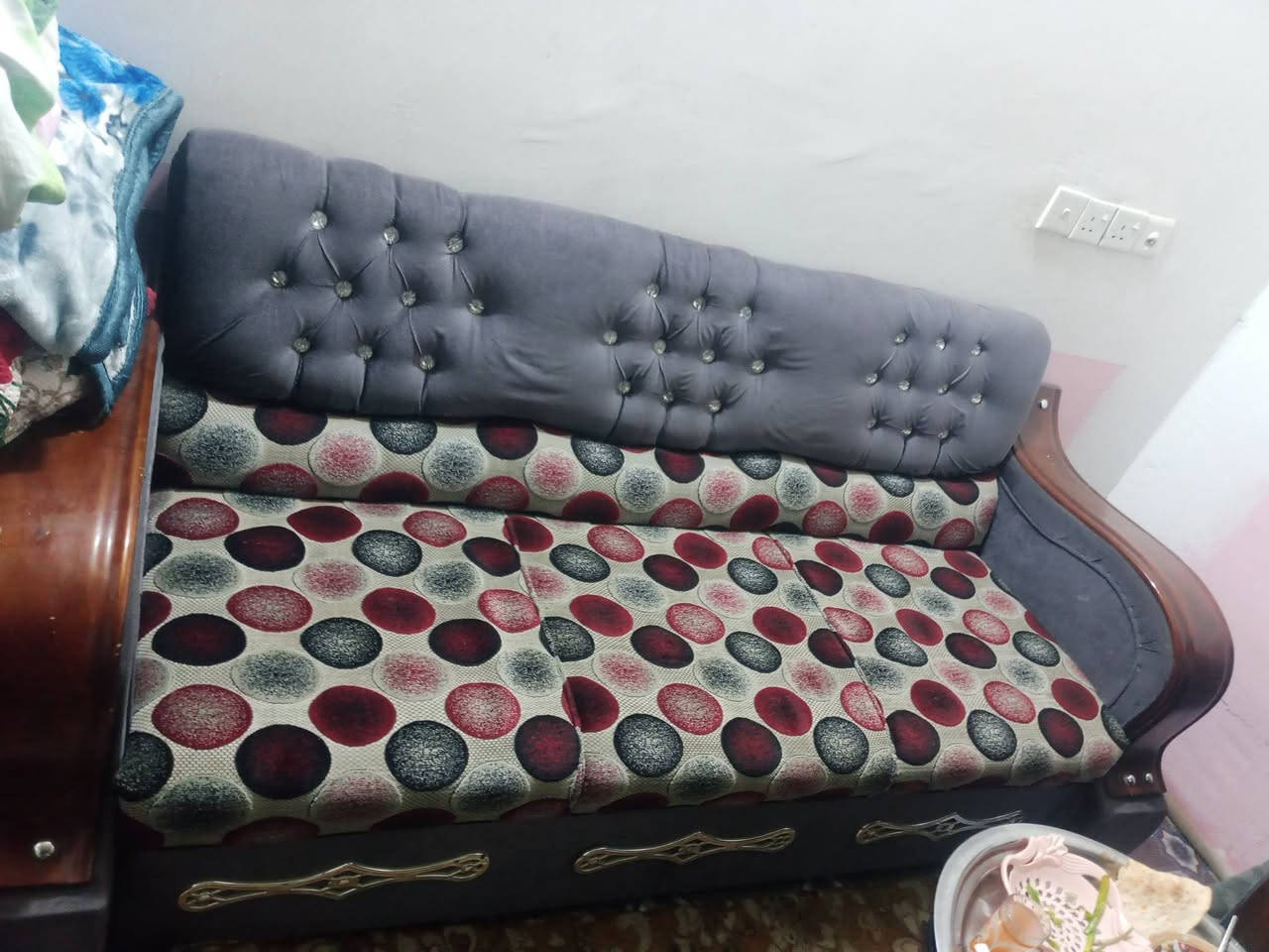 تخم قنفات للبيع نضيف 10 مقاعد السعر خاص
***********
