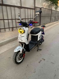 R9 ٢٠٢٥ • بطارية ٥ وحدات • تاير خلفي يحتاج تبديل