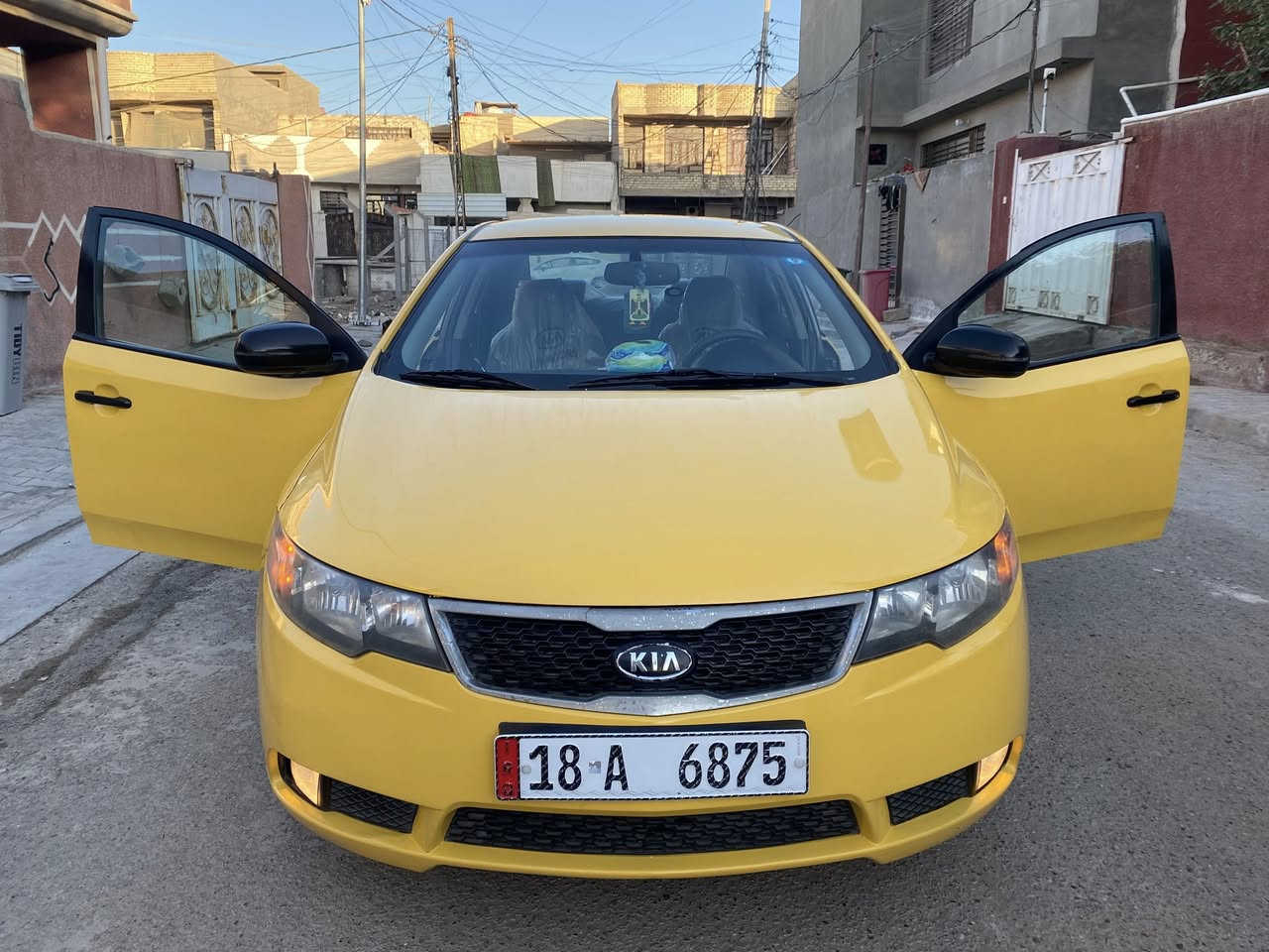 السلام عليك اخوان اقرو المنشور واني بخدمتكم
نوع السيارة.KIA FORTE
المديل.2011
نوع الفئه.EX
نوع الكير.AT
حجم المكينه.2000دوش
كير محرك تبريد بضمانتي خير من الله السيارة حلوه وناعمه رقم وسنويه جديده رقم بابل بسمي  هزه جديده  كهربائيات كله تغاله وتمام السياره جاهزه من كلشي حداديه تخم تاير جديد السيارة مصبوغه جديد صبغه اول مره لو نهه البلادي اسود  بدون دواخل فقط ايرباك ستيرن ضربته بمريكه جامل جهت السايق ومبدل واني عدي انطخت وبدلته نفسه يعني بيه قطعه وحده السيارة قبل لا اصبغه بثناء البصغ مصوره فديو توضيحي كامل لن اكون ناس متخاف الله
اليساره متعوب عليه وحلوه وعله ايدي اعرف شنو بيه مابيه اخوان رجائن اذا معجبك المنشور اتخطى ولتعلق تعليق سلبي وتكسر بحلال الناس 
السارة عارضهه 105وبيه مجال 
الرقم *********** مابي واتساب الستفسار اتصل عل رقم ومتواجد عل فيس وبخدمتكم مكان السيارة بغداد المحموديه وتحيه طيبه لكم .
