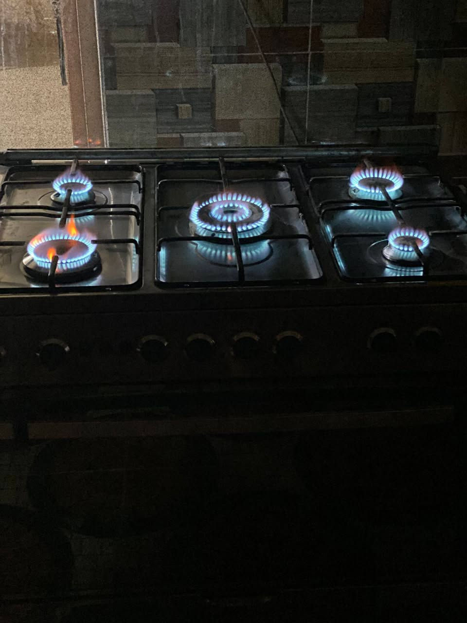 طباخ فريش مصري شغال نضيف بلادي كله 190وبي مجال*********** اتصل
