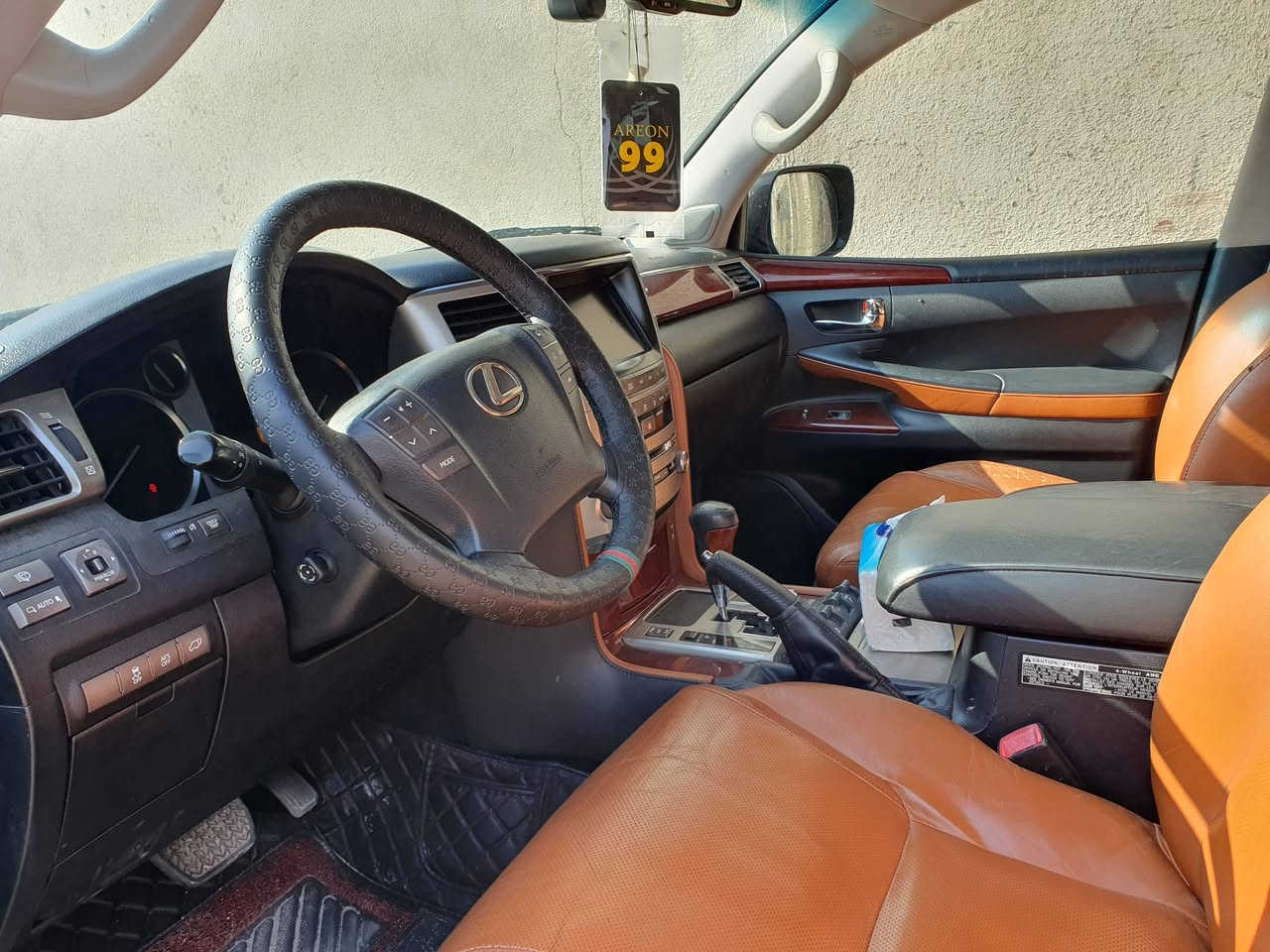 السلام و عليكم للبيع او مراوس لكزس موديل 2012 مكفوله من الضربه و لصبغ رقم بغداد انكليزي السياره فول مواصفات سبورت معروفه مواصفات الكزس  جاهزه من كلشي برغي مناقصها جديده كلش
السعر 375$
موبايل *********** مكاني بصره الزببر
