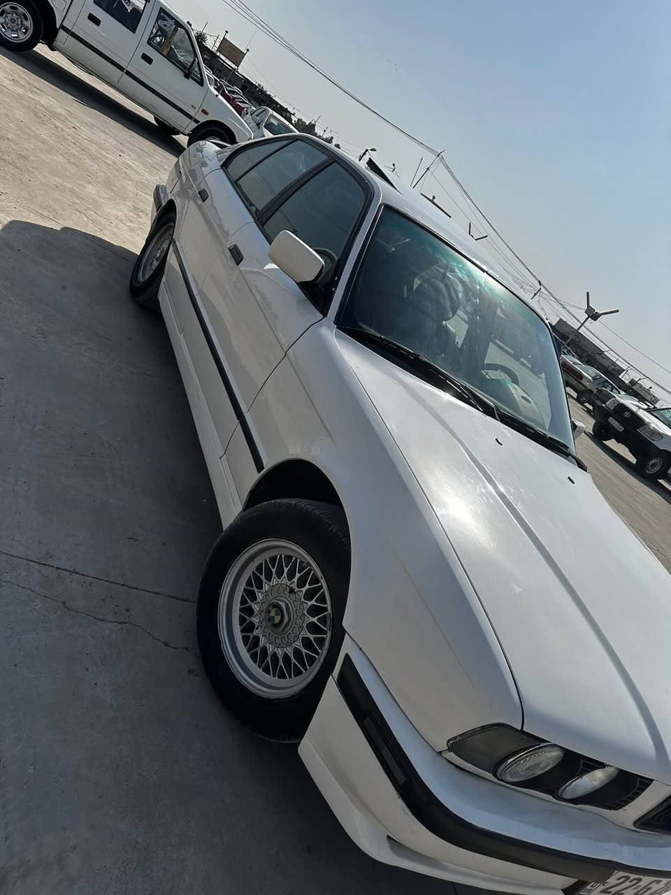 بيم 525 اصل 
1992 
كير عاد كير مكينه طخم تبريد كله بشرط  غرفه جديده كص 
كلشش جاهزه السياره 
*********** السعر 55  مكاني الموصل
