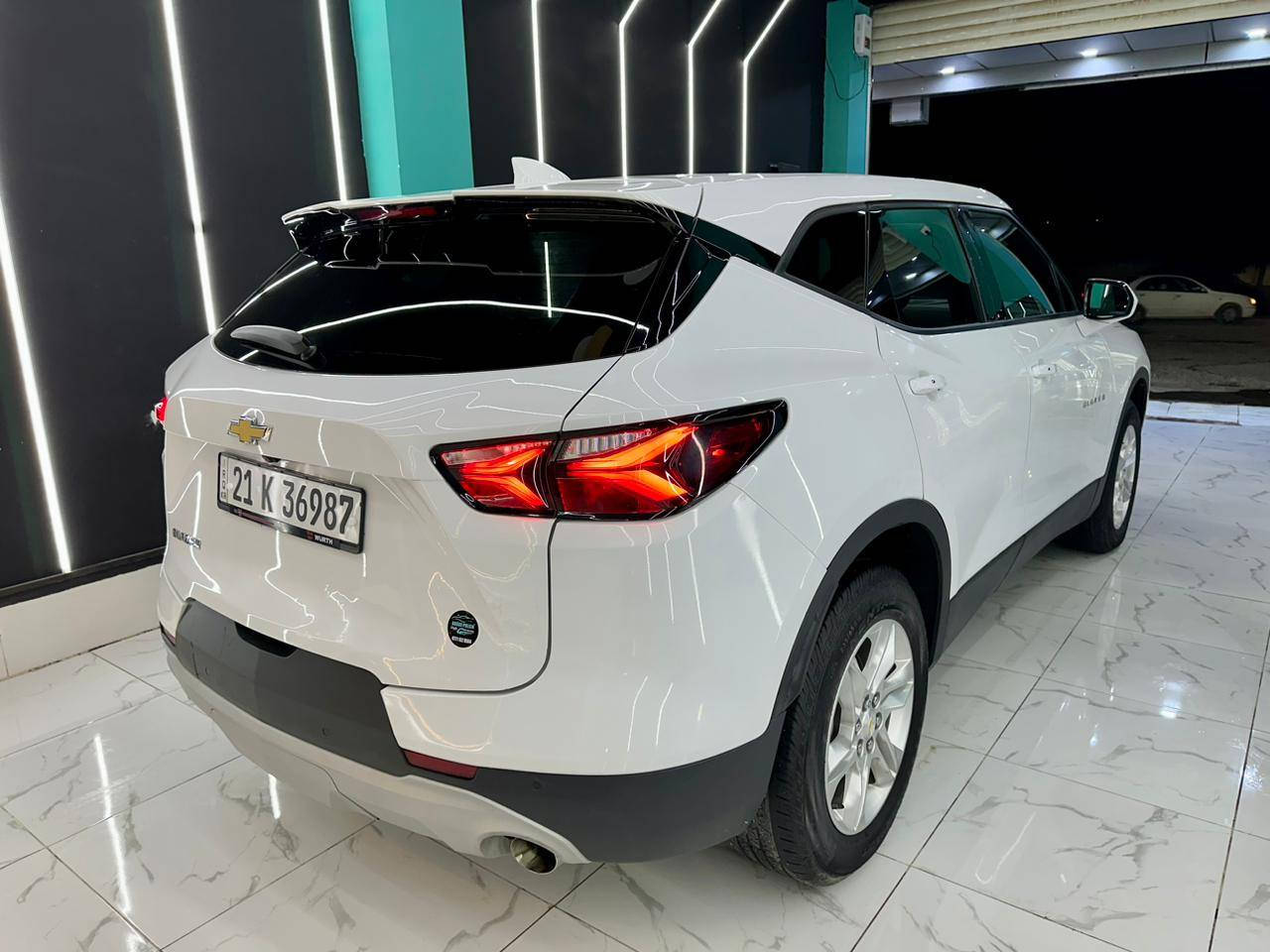 بلايزر موديل 21 محرك 4 سلندر 2500 تنفس طبيعي ماشية 55 الف بدون ايرباك مواصفات LT حادثها جانبي موضح بالصور جاملغ مبدل ومصبوغ والباب صبغ وبالنسبة للبنيد نطخ بالشحن ونصبغ والصورة موجودة مع الصور سونار ايضا مرفق
 السعر 179 
مكانها ديالى خانقين
للتواصل ***********
