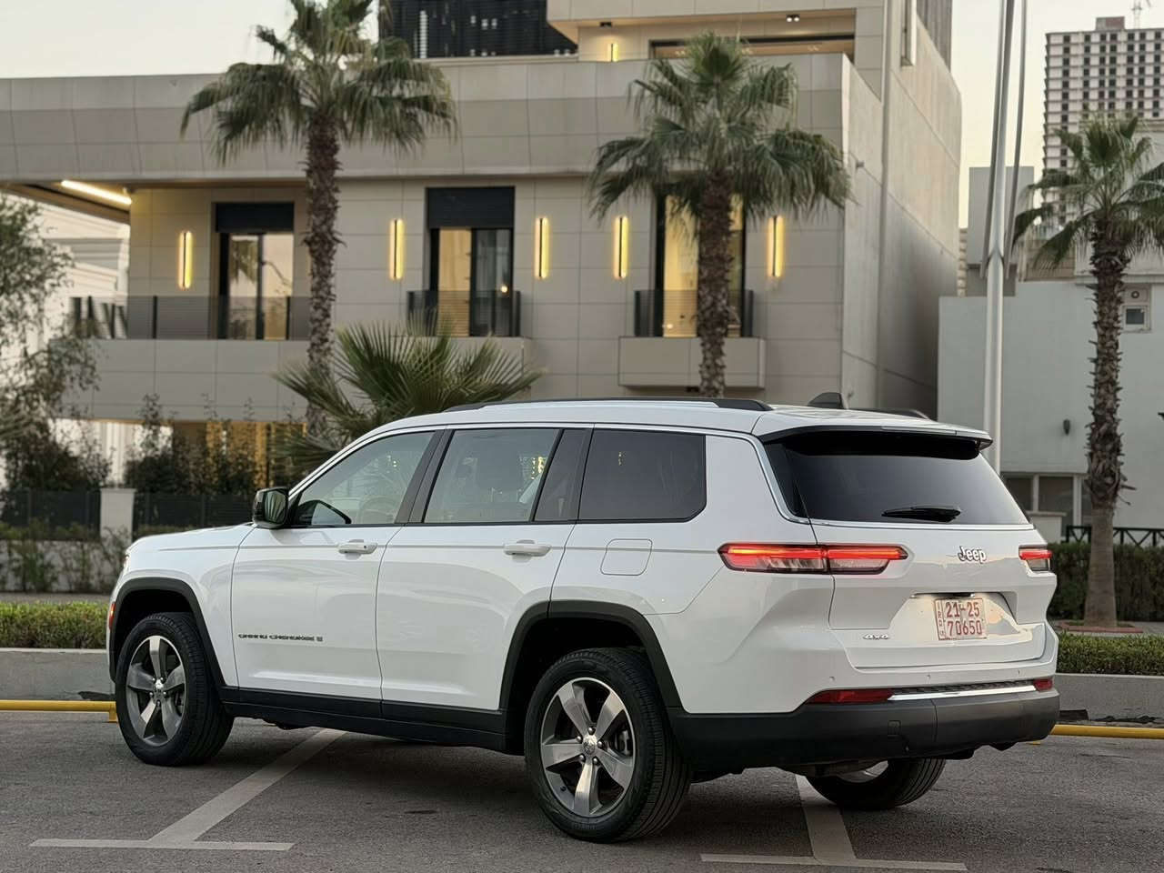 جيب كراند شيروكي ٢٠٢٣ ابيضّ ٧ راكب
فور ويل ٤ * ٤  
رادارات امامي و خلفي  و جانبي 
ماشية ٤٠ الف 
تترقم شمالي 
مكان السيارة أربيل 

حادث خلفي جدا بسيط 
بدون دواخل و بدون ايرباك (جميع الايرباكات سليمة 💯)

صور الضرر والسونار مرفق مع الصور 

السعر: ٢٦٢ و مجال بسيط للشراي

للاستفسار 
***********
واتس آب
