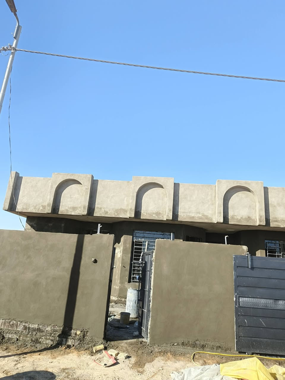 السلام عليكم
لباخ متفرغ اسمنت وجص وبورك
اسمنت خشن وناعم المتر 6ونص
جراره ونثر 6ونص
سقل ب6
تشميع داخل وخارج 2500
لط وجص 5
***********
