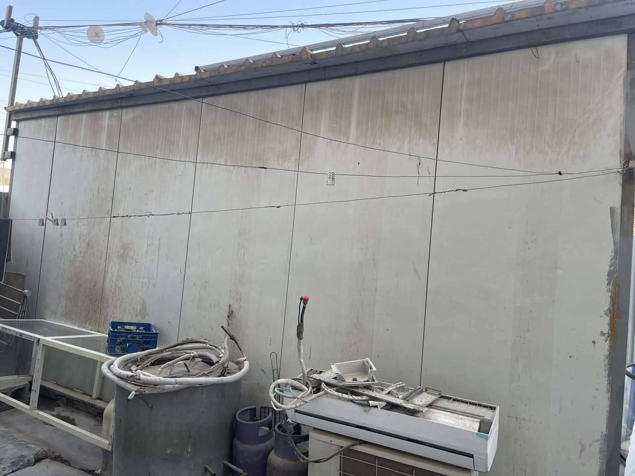 محل سندوج بنل ارتفاع ٣ متر عرض٥ ونص نزال ٤ ونص بالضافه جام خانه وكبنك اخو الجديد ***********
بغداد الزعفرانيه حي الزهور شارع السبيس
