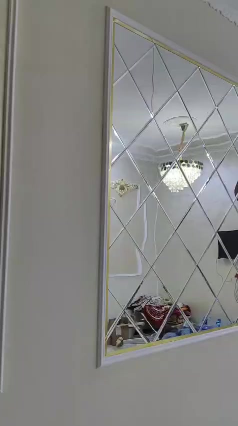 السلام عليكم بيت للبيع المساحه 200م المكان الناصريه الاسكان الصناعي نزله البانزين خانه البناء حديث يتكون من غرفتين نوم وصاله ودوانيه ومطبخ وحمامات داخليه وخارجيبه السعر 210 مليون للاستفسار***********
