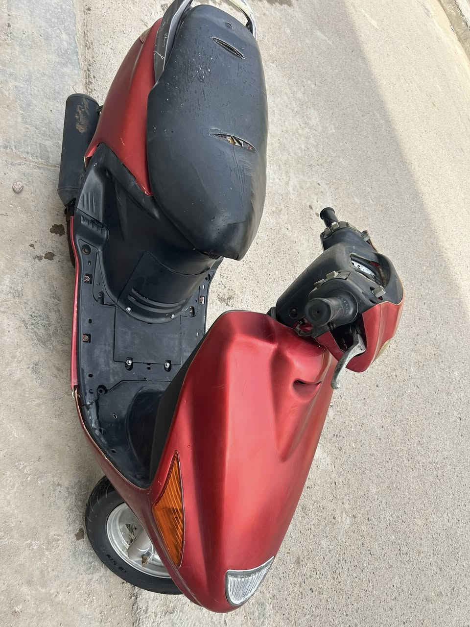 السلام عليكم دراجة فراشة للبيع لون احمر  الدراجة نظيفة كلش سرعتها 140 الدراجة صناعة ياباني الدراجة مكفولة فقط تحتاج باتري تشتغل عل هندر والسلف بس نفس ماذكرت تحتاج باتري المكان بغداد المحمودية السعر 310 وبيها مجال لل استفسار / ***********
