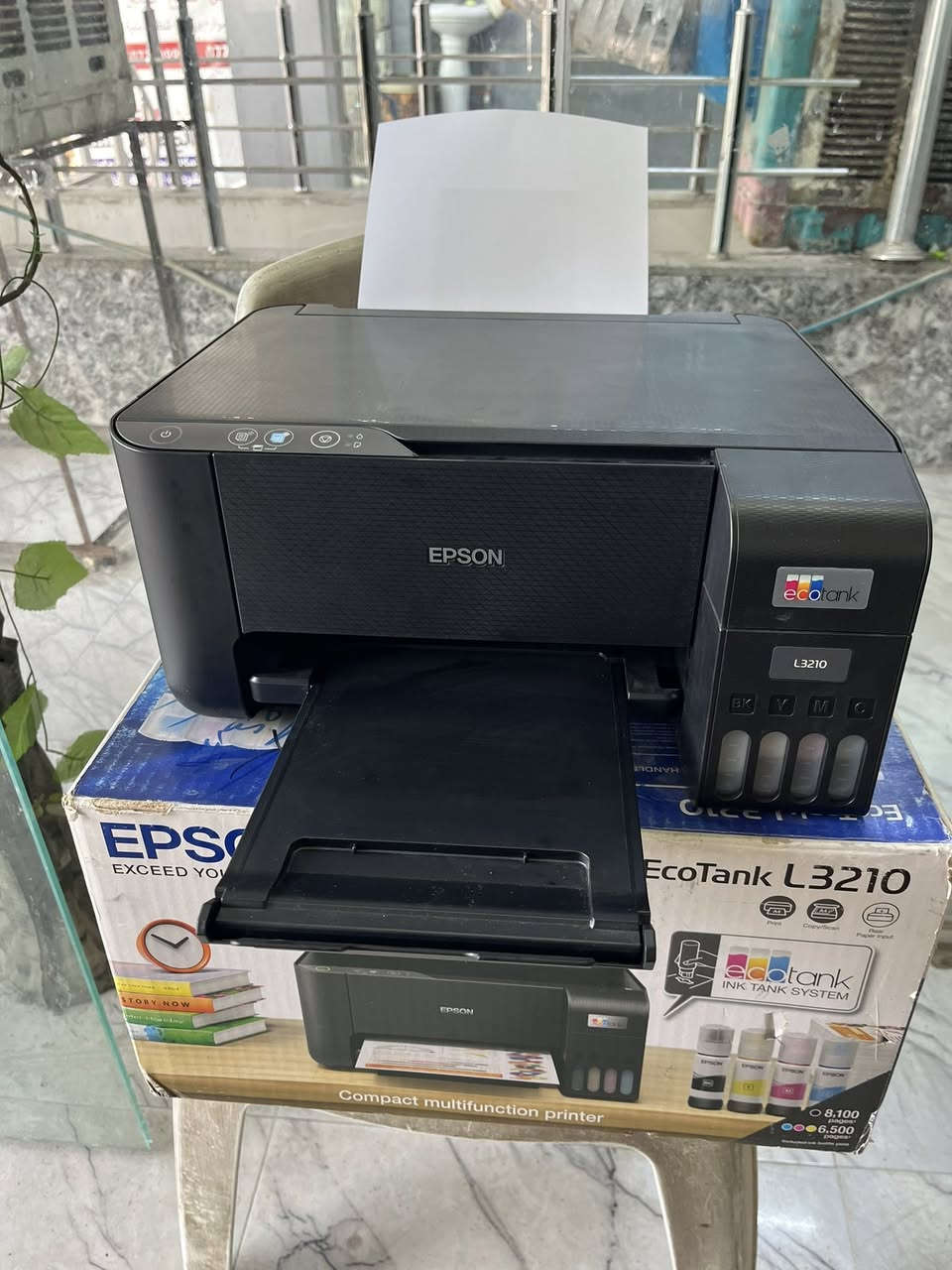 طابعه ايبسون موديل 3210 حقن خارجي اسكنر استنساخ ملون واسود وابيض الطابعه جديده لوك ساحبه 71ورقه بعدها جديده ملحقاتها كامله كيبل تشغيل وكتلوكات وقرص تعريفي الطابعه جديده كلش الطابعه سعرها 150 الف الشراي يتصل على الرقم    تحياتي ادمن ***********
