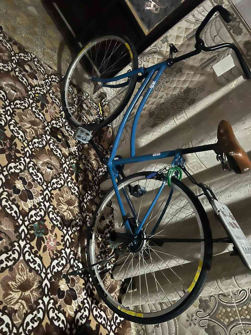 بايسكل حجم 26 مصبوغ حراري  صبغ الى فول تشوفه تكول بلاد السعر 60  بس الصبغ 30 من عده الوياله والجوابه  وتايرات وجك وبايدرات وسله وسكان وصينيه ونتو حسبو بعد مستعجل على ببعته ويا جاملاغ بس وراه  ***********
