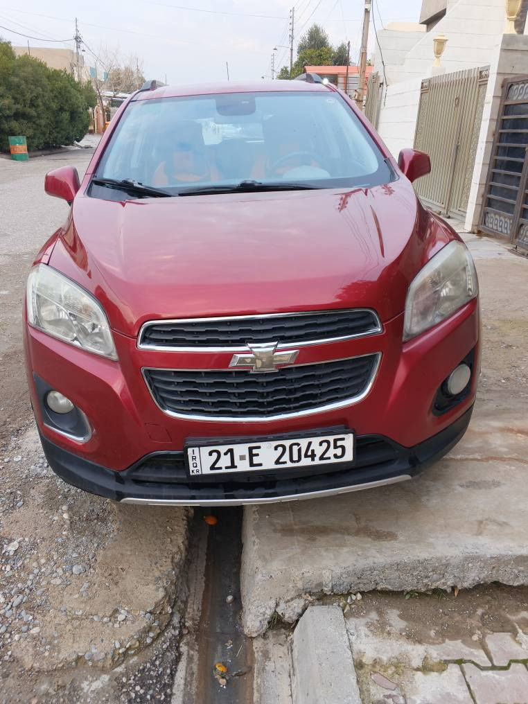 شوفرليت تراكس موديل 16 رقم سليمانيه انكليزي جديد بسمي سنويه لحد 31 سيارة حيل نظيفه شوفت عينك .. الضرر بابين وجامرلغ زائدآ امبدل كازكيت .. بس المحرك لا صرف لا بخار ولا تنقيص .. كلشي شغال بي .. رقم تلفون *********** كركوك, العراق
