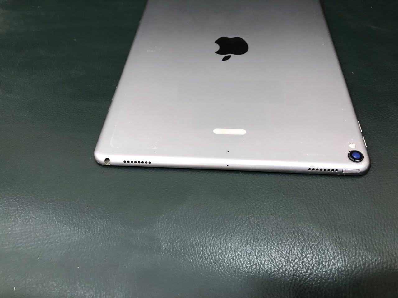 سلام عليكم ايباد 10 برو ذاكرة 64 ممبدل بي اي شي 
بي هاي النقطه الي بالنص متبين بس من تصير الشاشه بيضه 
الي يفيده يجي خاص


**إذا كنت صاحب هذا الإعلان وتريد حذفه لأي سبب، رجاءا أرسل رسالة إلى الدعم الفني**