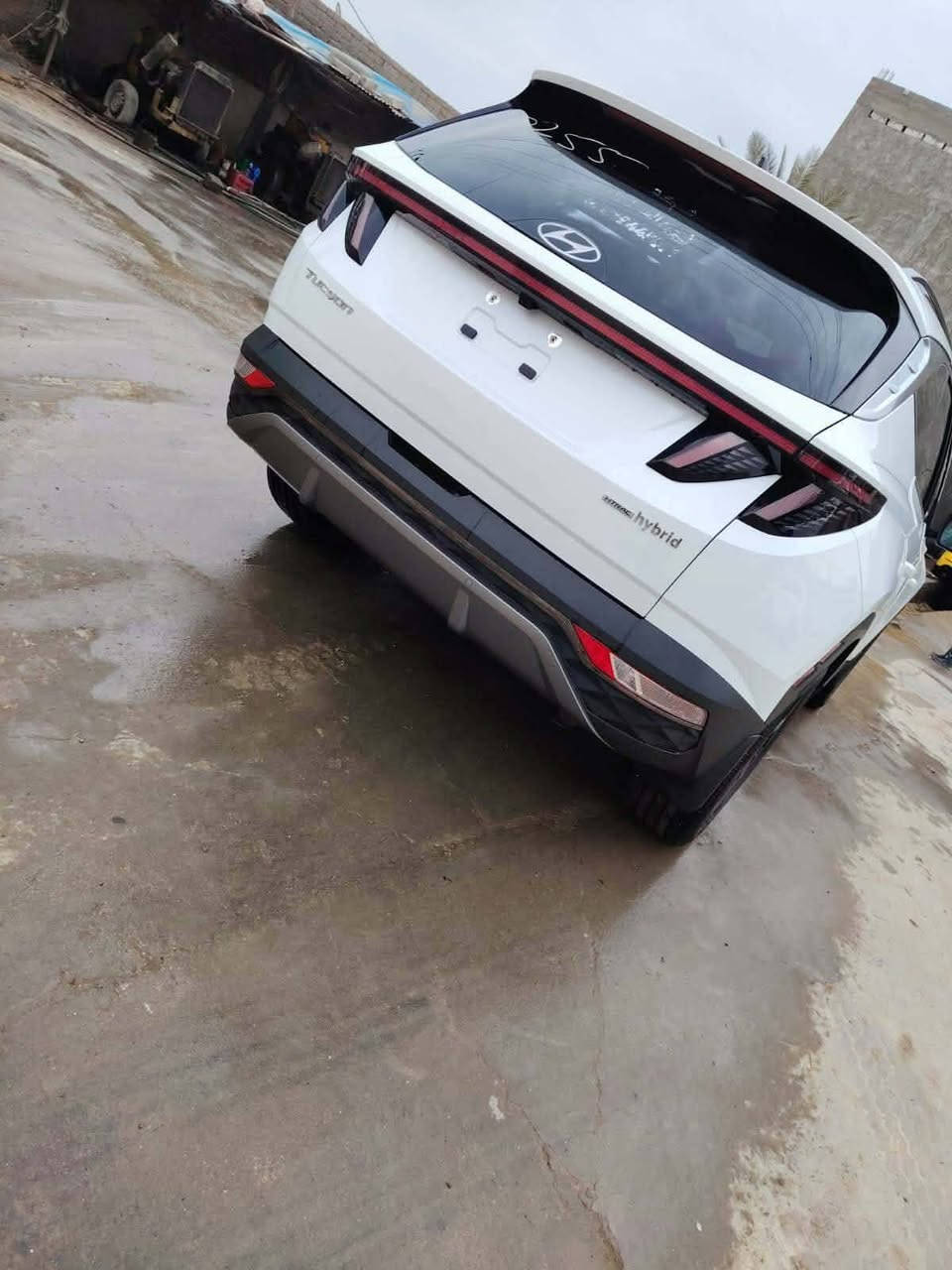 توسان 24 لمتد هايبرد
فول مواصفات واحد على واحد 
بانورما تقديم ترجيع بالبصمه 
كير دكم  داخل ابيض 
دخول جديد 
صور الحادث داخل المنشور 
كشر مكفول من الصبغ 
شاصي ايسر بي تعديل بسيط 
مكاني حله.  رقم *********** سعر 235 وبيه مجال
