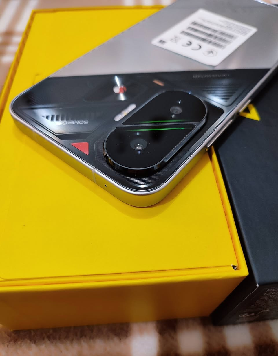 بوكو F7 
جهاز اخو جديد مستخدم قليل
غراض كامله جهاز جديد كلش 
نظافه 100/100
ذاكره 512 مكفول من كلشي ع الفحص 
السعر 460 قفل 
مكاني نجف ***********
