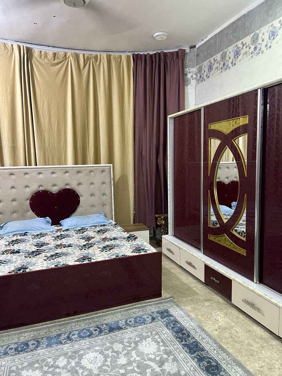 السلام عليكم غرفه للبيع ضخمه نظيفه السعر325للاستفسار اتصل على الرقم *********** كربلاء, العراق
