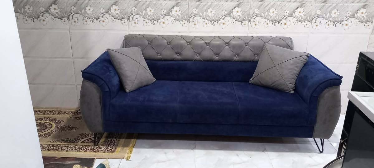تخم للبيع 10 مقاعد نظيف جدآ هاتف ***********
