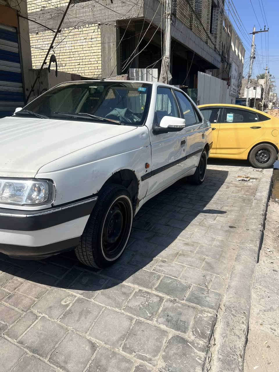 السلام عليكم
بيجو 405 
الموديل 2009
سيارة نضيفة 
مكينة وكير خير من الله 
تخم تاير جديد 
صدر جديد
السيار خير من الله 
مابيها أي نقص 
بس التبريد 
السعر ٣٥وبيها مجال 
العنوان بغداد 
***********
اخوان اني مكلف با النشر هاذ رقم صاحب السيارة

