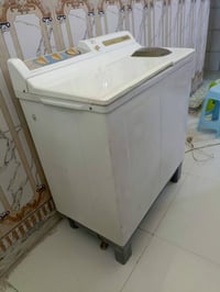 غسالة هيتاشي نظيفه جدا كلها شغاله سعرها 75 ألف اتصال 07825370347