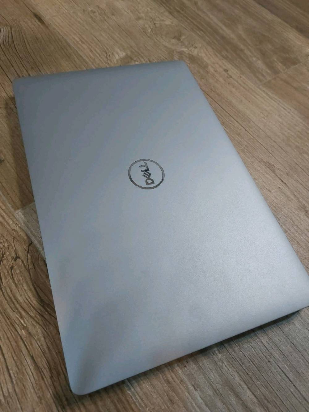 Dell 5511 Ci5-10400H الجيل العاشر 
معالج قوي حرف H مع كارت شاشة منفصل نفيديا 2GB 
.
 مناسب للدراسة والبرامج المكتبية والطباعة والتصفح والبرامج الهندسية 
……………………
المعالج  Core i5 جيل العاشر حرف H
ذاكرة الوصول العشوائي (الرام) 16GB 
 التخزين( الهارد) SSD 256GB قابل للتطوير
كارت شاشة منفصل نفيديا 2GB mx250
 مقاس شاشة  15.6 دقة الشاشة  FHD
َ منفذ HDMI & TYPE C 
 كيبورد  عربي انكليزي ضوئي 
…………………………………
ما هو الموديل المحدد للجهاز؟: 
Dell 5511 Ci5-10400H الجيل العاشر 
معالج قوي حرف H مع كارت شاشة منفصل نفيديا 2GB 
.
 مناسب للدراسة والبرامج المكتبية والطباعة والتصفح والبرامج الهندسية 
……………………
المعالج  Core i5 جيل العاشر حرف H
ذاكرة الوصول العشوائي (الرام) 16GB 
 التخزين( الهارد) SSD 256GB قابل للتطوير
كارت شاشة منفصل نفيديا 2GB mx250
 مقاس شاشة  15.6 دقة الشاشة  FHD
َ منفذ HDMI & TYPE C 
 كيبورد  عربي انكليزي ضوئي 
…………………………………
ما هي سعة التخزين والرام الموجودة في الجهاز؟: 
256
أين يقع مكان البيع؟: 
واسط كوت
ما هو السعر المطلوب للجهاز؟: 
500 الف