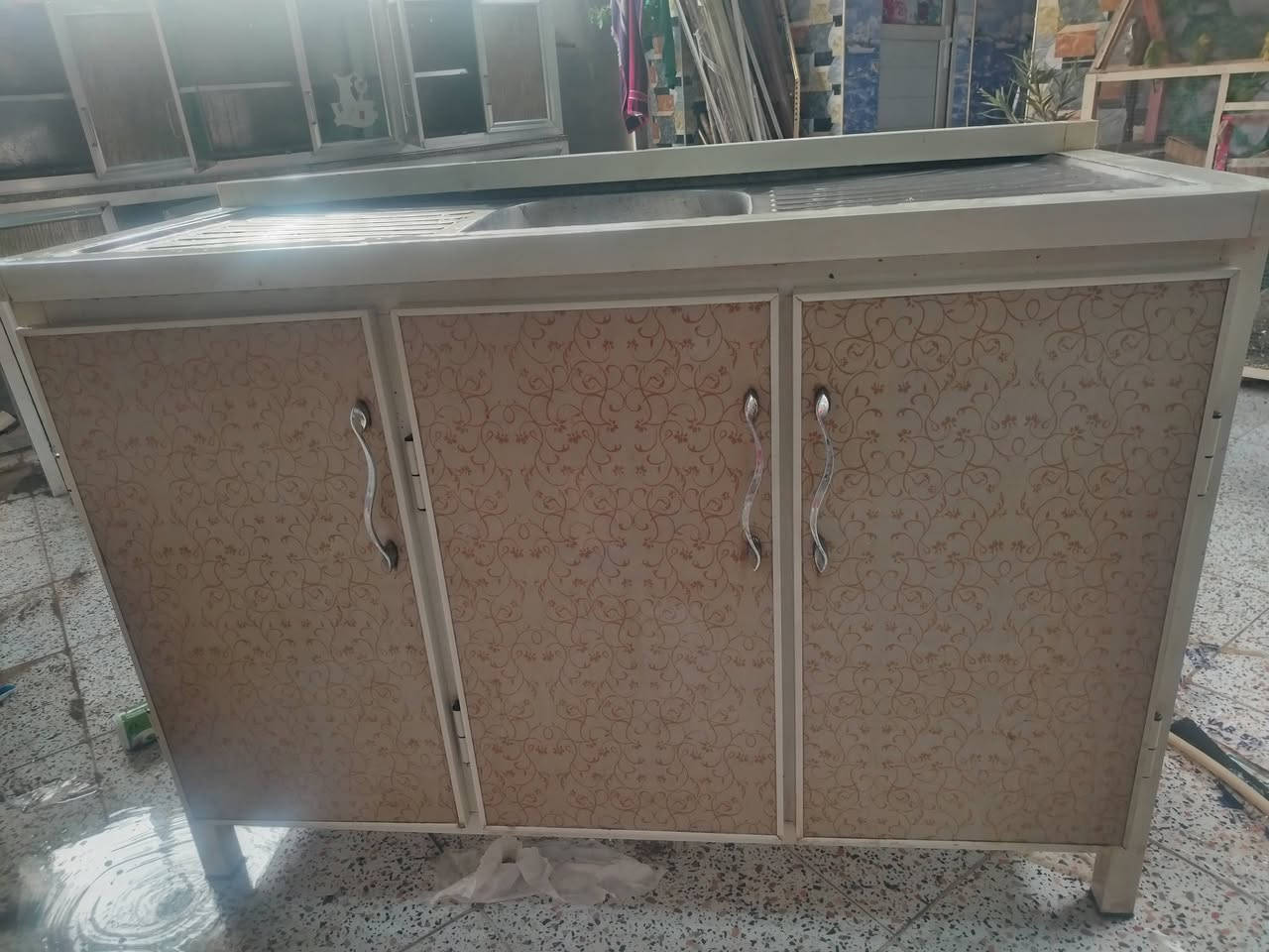 كاونتر للبيع ٣قطع السنگ تسگام  والكاونتر الارضي كرانيت ب١٢٥ ناصريه الاسكان ***********
