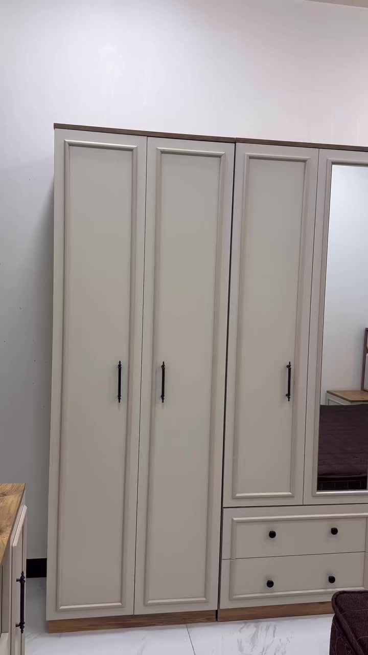 غرفه جديده  ودوشك نفرين للبيع النصب البارحه بس طلعت الغرفه صغيرا 7 قطع مكاني كراده داخل 
 ***********
