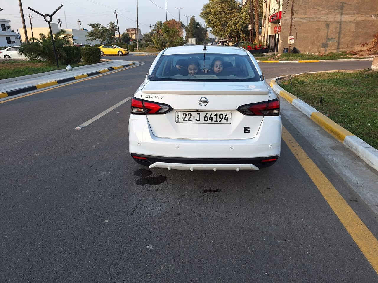 السلام عليكم للبيع نيسان سني مكسيكي خليجي موديل 2021 ابيض رقم اربيل الجديد سنويه ما ساقطه بسم عربي تحويل بشرط مكفوله من الصبغ والتبديل واليارد فقط قبق الصندوق مبدل بلادي ومصبوغ اثر طخه جدا بسيطه بدون اي دواخل محرك كير مكفولات شاشه كاميرا حساس خلفي شاشة اعطال مري شفط وباقي مواصفات السني المعروفه مكان السياره بغداد نفق الشرطه  السعر 120 مجال بسيط للإستفسار ***********/ ***********

