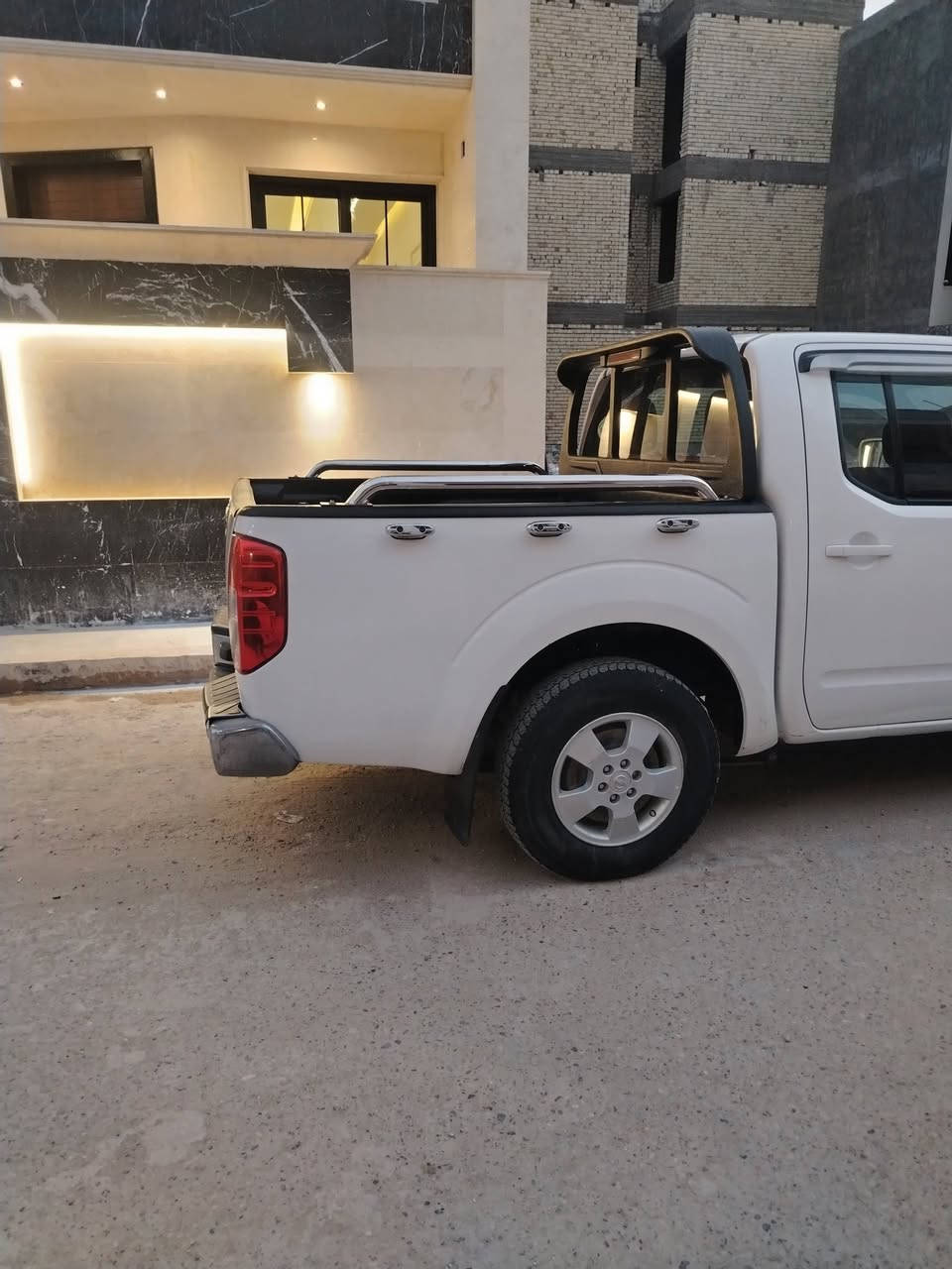 نيفاره ٢٠٠٩ مكفوله محرك بلادي كير عادي رقم دهوك السعر ٩٥ ورقه موبايل *********** العنوان بغداد
