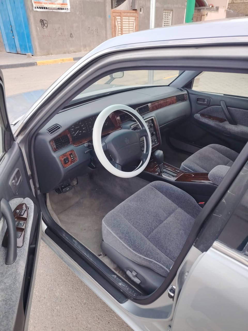 السلام عليكم راس الثور تكم للبيع مديل 96كفاله من اىكص والنقل جثه والضربه والعيب الشرعي تخم تاير جديد حداده توني مسويه شاصي 55اصل خمس دكم  تبريد وي السويج ثلج مكينه وكيرتوني شادهن تحوير النجف اصل طويله رقم بصره سنويه 28 العنوان البصره  السعر 120وبيه مجال بسيط السياره مال جناي هاتف ***********
