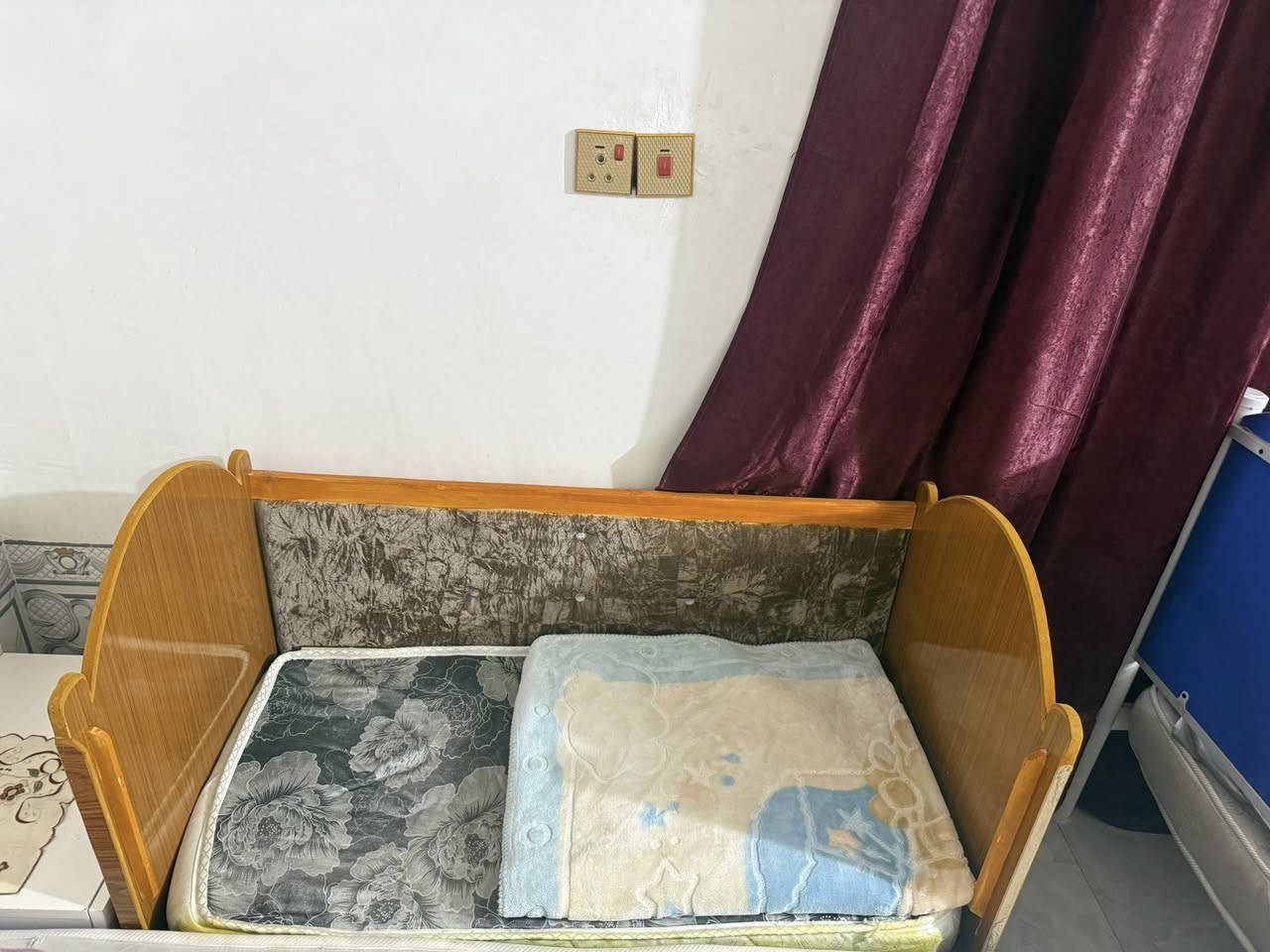 غراض للبيع نظبفات جدا سرير اطفال وينفتح من جهه الام هو والفراش وجربايه نفر واحد ولادي ومرايه عمودي خشب تركي


**إذا كنت صاحب هذا الإعلان وتريد حذفه لأي سبب، رجاءا أرسل رسالة إلى الدعم الفني**