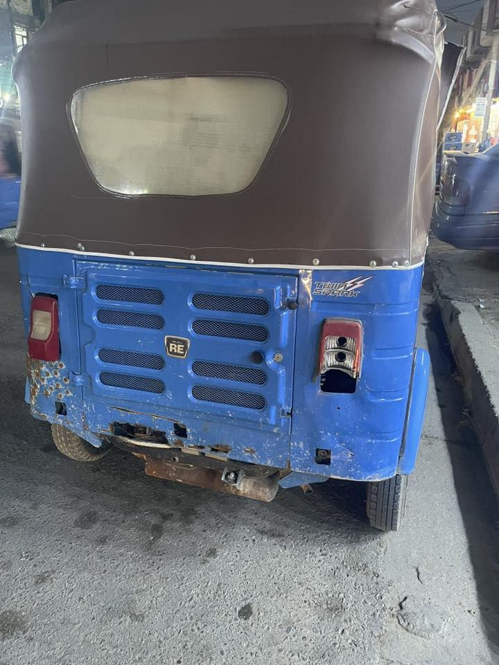 السلام عليكم تكتك للبيع 2020 شهر 10 اوراقها باسمي المصطفى بيها طخات قليله مكينه مابيها شي السعر 3300 قفلها ‭***********‬
