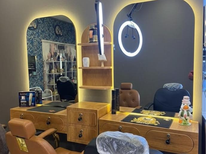 ديكورات حلاقة نسائي ورجالي 
وبافضل انواع الخشب الصاج التركي🤎 موديل مرايتين  وياهن ميز وبالوسط كوميدي ورفوف 🤎  

وباسعار تنافسية 
للاستفسار خاص ..
عدنا توصيل لجميع محافظات العراق 🔥🤎


**إذا كنت صاحب هذا الإعلان وتريد حذفه لأي سبب، رجاءا أرسل رسالة إلى الدعم الفني**