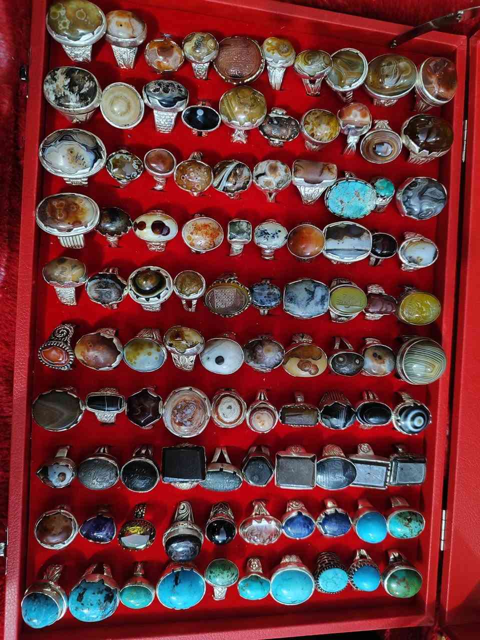 السلام عليكم ابيع ع الوزن سعر الغرام ٣٥٠٠ مع الحجر صياغه يدويه فضه ٩٢٥ كيلوين ونص ابيع شلع  مكاني الكوت


**إذا كنت صاحب هذا الإعلان وتريد حذفه لأي سبب، رجاءا أرسل رسالة إلى الدعم الفني**