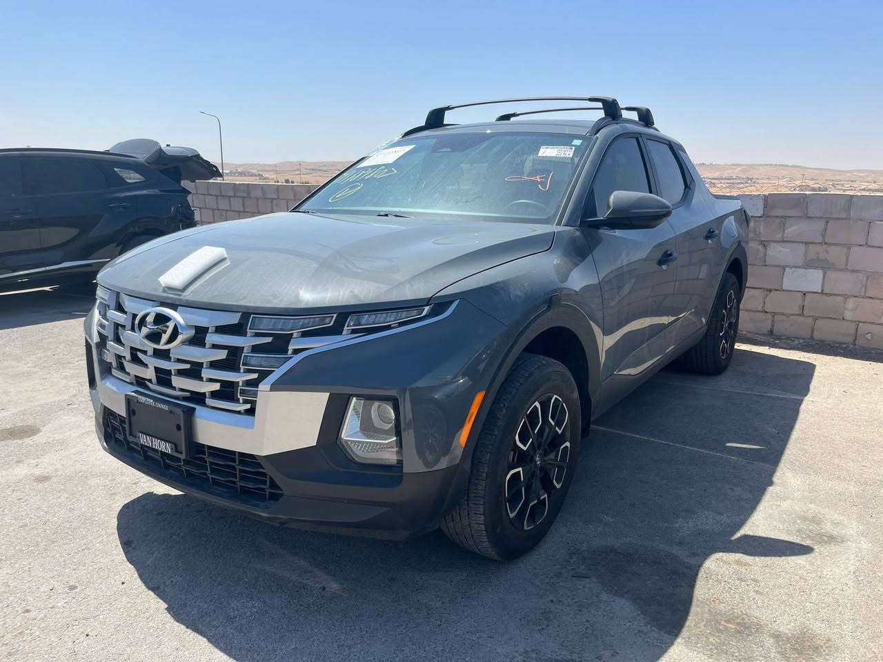 سانتا كروز 2023 حادثها كما موضح بلصور سيارة بدون اريباك سيارة نضيفة يشهد الله وكاملة مرقمة برغي ما نقصها لون سمنتي مميز سعرها 210بيها مجال اي استفتار هاذ رقمي ***********
