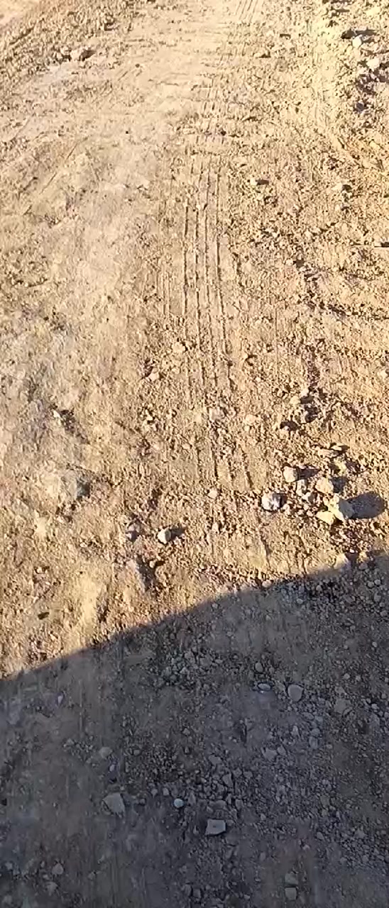 قطع أراضي للبيع مكان مرتفع ومعدل بالدوزر وجاهزة للبناء الضغط قرب بيت الأستاذ خلف الهزاع  سعر المتر 25 الف وبيها مجال  . 
اتصل على الرقم وتدلل 
ملاحظة الارض اقل قطعة لازم 600 متر 
***********
***********
