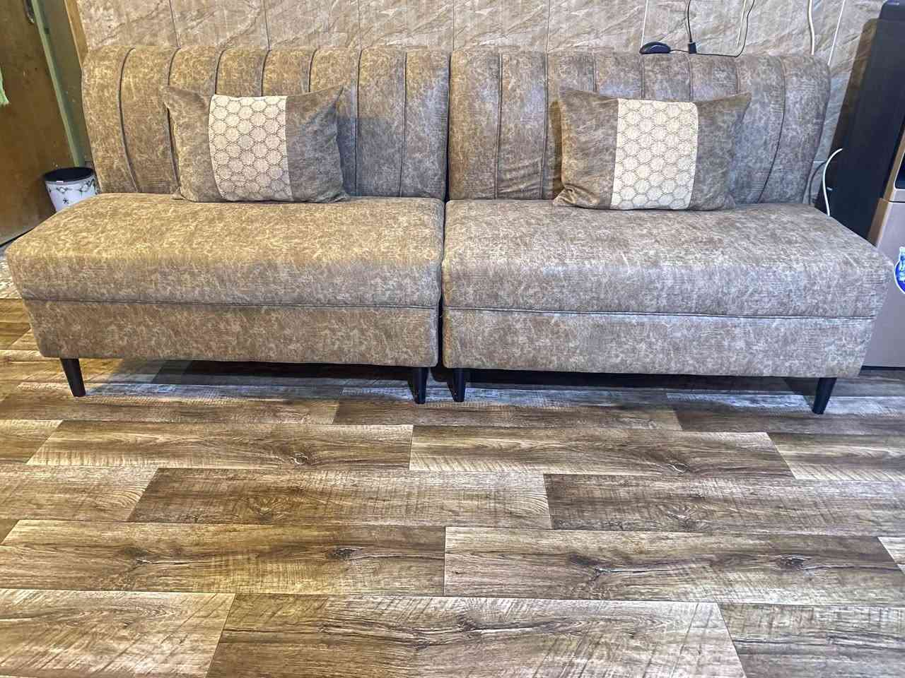 قنفات كويتيه جديده مامستخدمه
السعر 650 وبي مجال 
للاستفسار واتساب ***********
العنوان بصره الهارثه قرب معمل ورق

