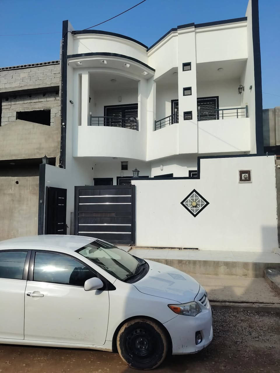 دار زراعي للبيع بمنطقة الرجيبات بين ال ٥٥ وشركة طارق قريبه ع الشارع السايدين الجديد
مواصفات البيت مساحه ١٥٠ متر زراعي طابقين فوووول
٣ سبالت ومبردة كبيره تبريد مركزي سقوف مغربيه طابقين الطابق الأول غرفتين نوم هول مجمع صحيات مطبخ استقبال
الطابق الثاني نفس الطابق الأول
السعر ٨٣ مليون

للاستفسار الاتصال على الرقم
 *********** او واتساب 
***********
