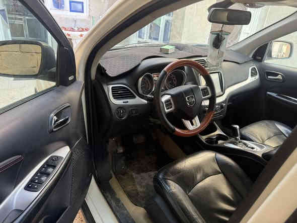 سلام عليكم 
للبيع جورني 19 محرك سته 3.6
فول مواصفات GT
رقم بصره 
سعره 160 
رقم ***********
1كشنات جلد
2 تدفئة بل كشن 
3 كامره 
4 تشغيل عن بعد 
5 شاشه جبيره 
محرك كير مكفولات من لفتح 
حداده جديده تخم تاير 
حادثه بس بنيد صور لحادث بل منشور
