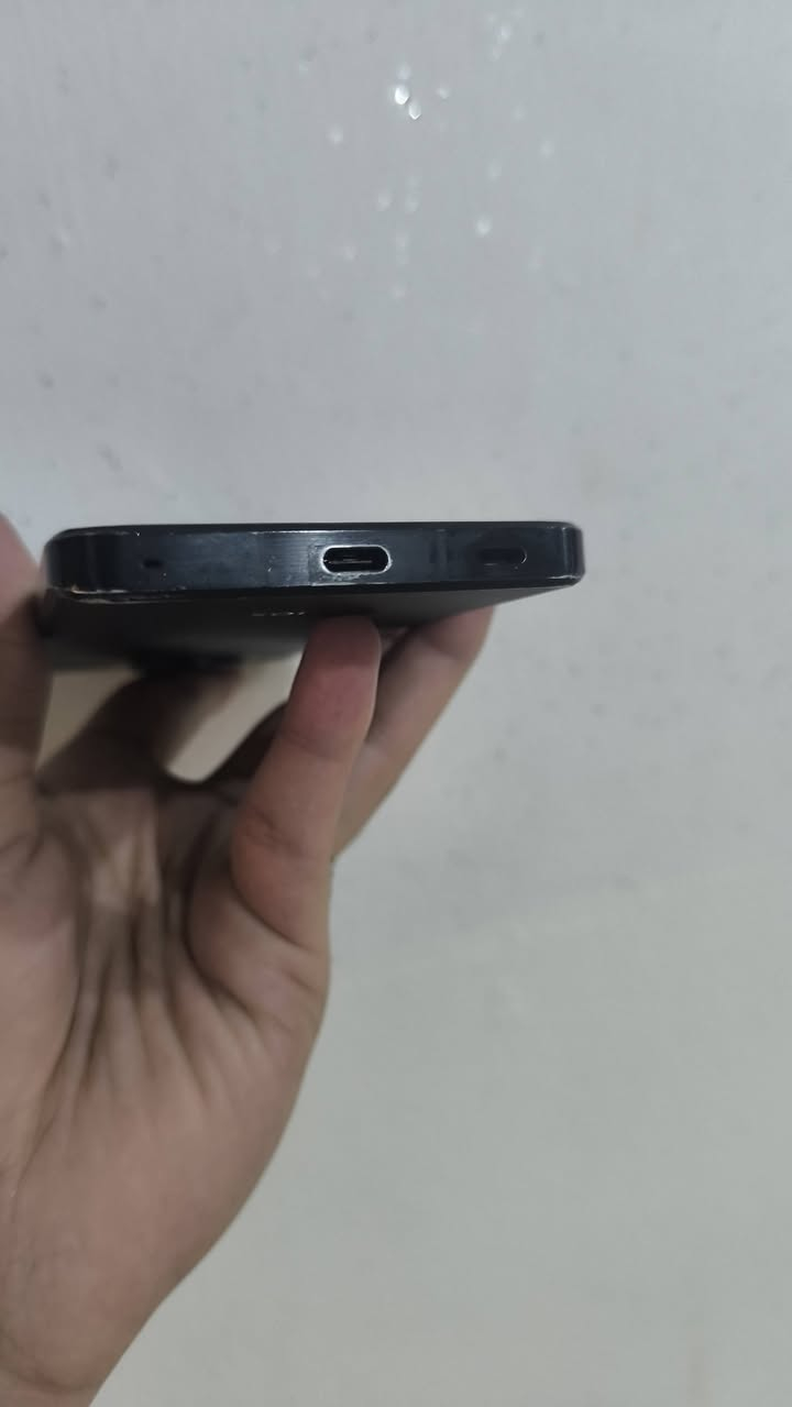 جهاز Sharp Aquos R7 الياباني نسخة شرق اوسط
🔺الذاكرة : 256 والرام 12 
🔺المعالج : Snapdragon 8 Gen 1
🔺الجهاز من حيث الكاميرا والمعالج فلاكشب 🔥 
🔺شرط مامفتوح ✅
🔺پبجي 90 فريم HDR
🔹السعر : 170 الف بيه مجال💙
فقط بيه هاي النقطة.بلشاشة.وشرط ماتمشي موضحة بلصورة
رقم الهاتف /***********
